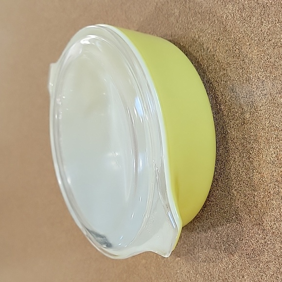 Vintage Pyrex 1 Pint Yellow Casserole Dish!! - Picture 3 of 16